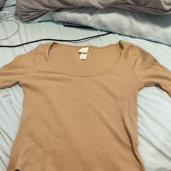 Tan medium sleeve top - Picture 1 of 2